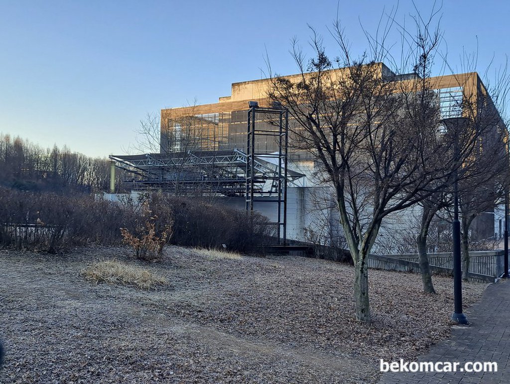 일산 아람누리 와 정발산의 모습|بيكومكار (bekomcar)