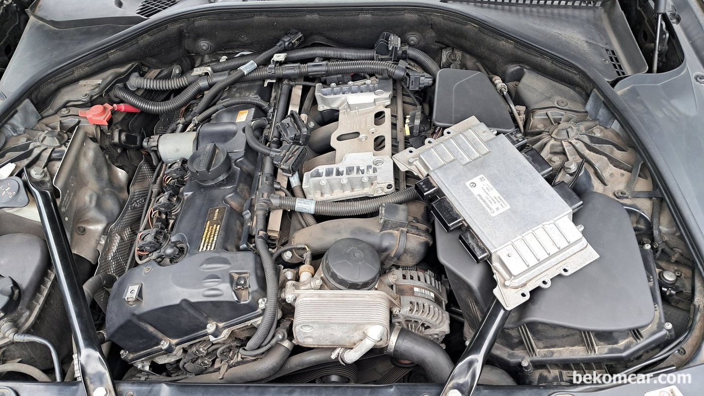 BMW F10 528i 엔진룸 상단에 엔진컴퓨터  DME 가 있고, DME PCB 에 린 통신 제어 칩이 있다. 고장 여부를 파단하는데 위 와 같은 파형을 참고하는 것이다. 쉬우면서 쉽지 않는 작업이다.|bekomcar.com