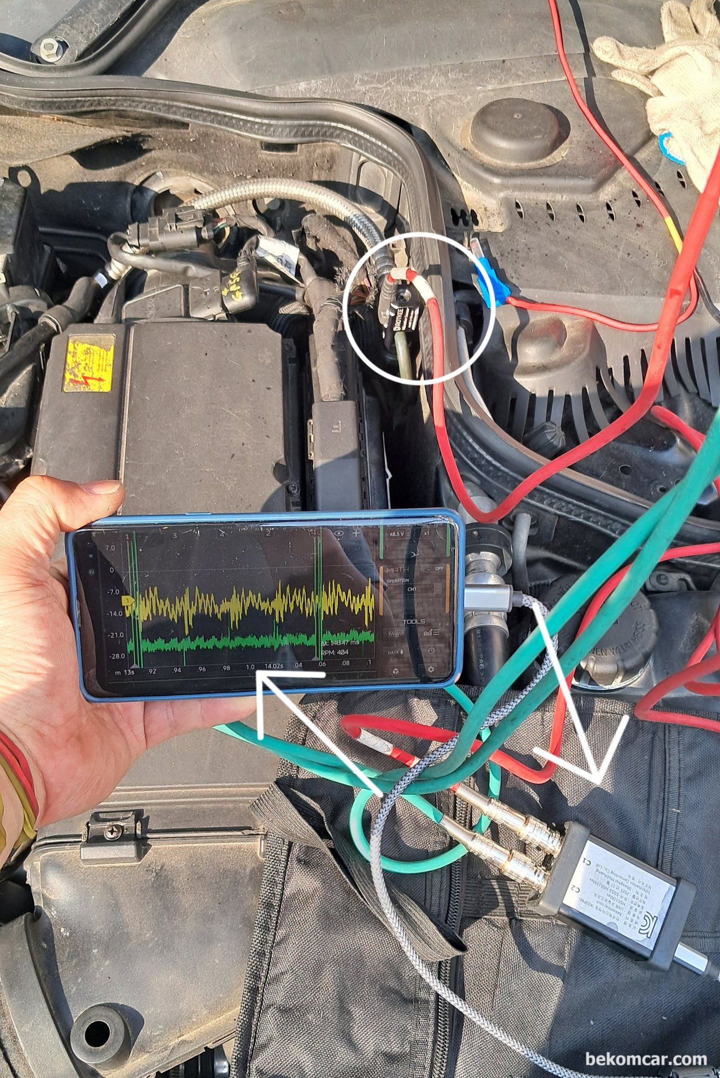 인젝터 분사량 측정을 하는 과정이다. 인젝터 진동센서 VS 장착 차량은 W211 E200K 이다. 인젝터 분사량 차이는 P0304 실화에 영향을 주는정도 아니라고 진단한다. HS512MAX 와 ROTKEE VS 센서를 사용했다.|bekomcar.com