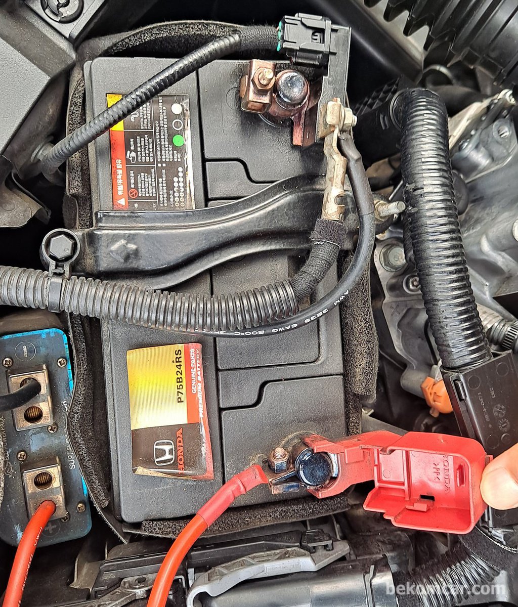 중고차 구매시, 배터리 상태를 파악하면 차량관리상태를 짐작할 수 있다|ベコムカー (bekomcar)
