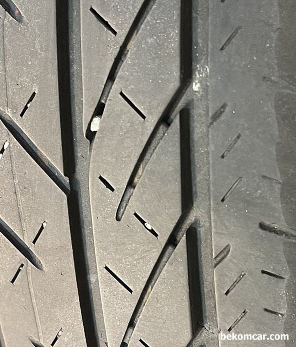 벤츠 SLK350인데 엔진오일 교환중 타이어 편마모로 타이어교체 및 하체점검 필요하다고 하는데 걱정입니다.|ベコムカー (bekomcar)