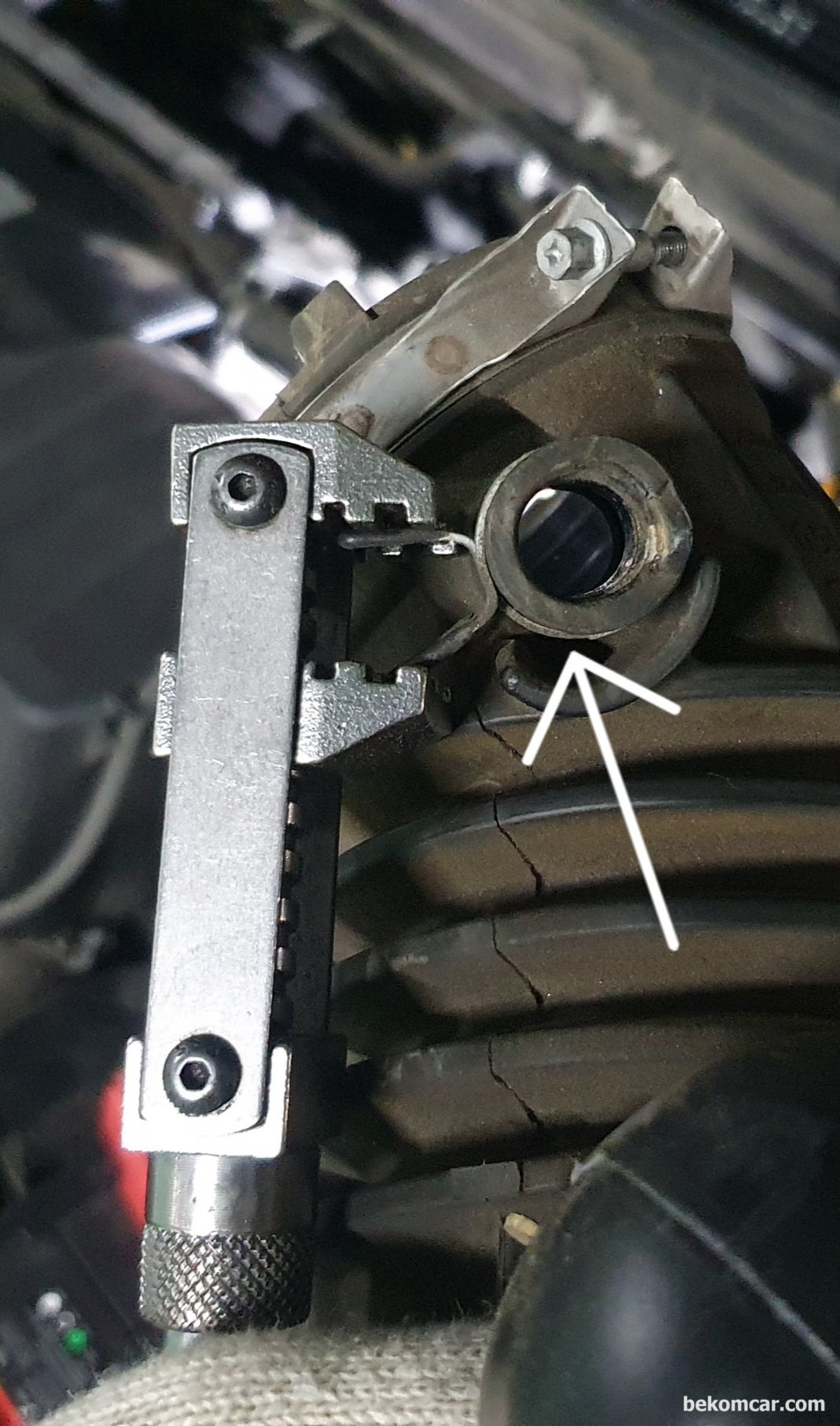 혼다어코드 2015, 'P2101 ETCS 쓰로틀바디 제어시스템 기능불량'  진단과정. 화살표부분 찢어지기 쉬우니 클램프 사용권장.|ベコムカー (bekomcar)