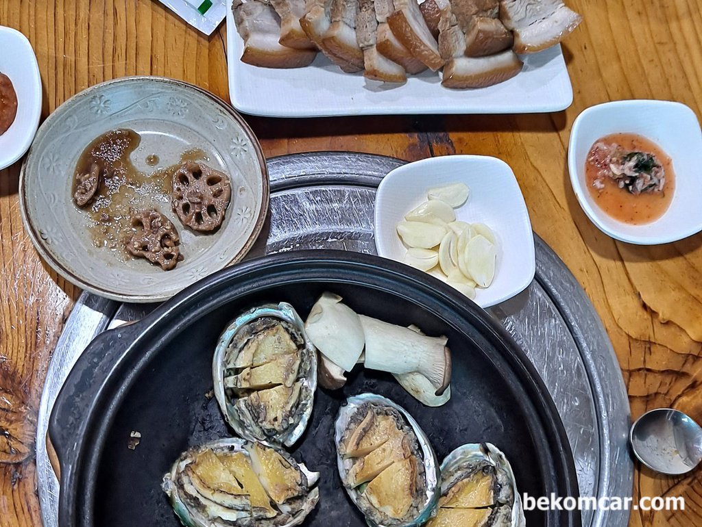 전복 과 보쌈이다. 지인과의 오랜만에 식사했다|بيكومكار  (bekomcar)