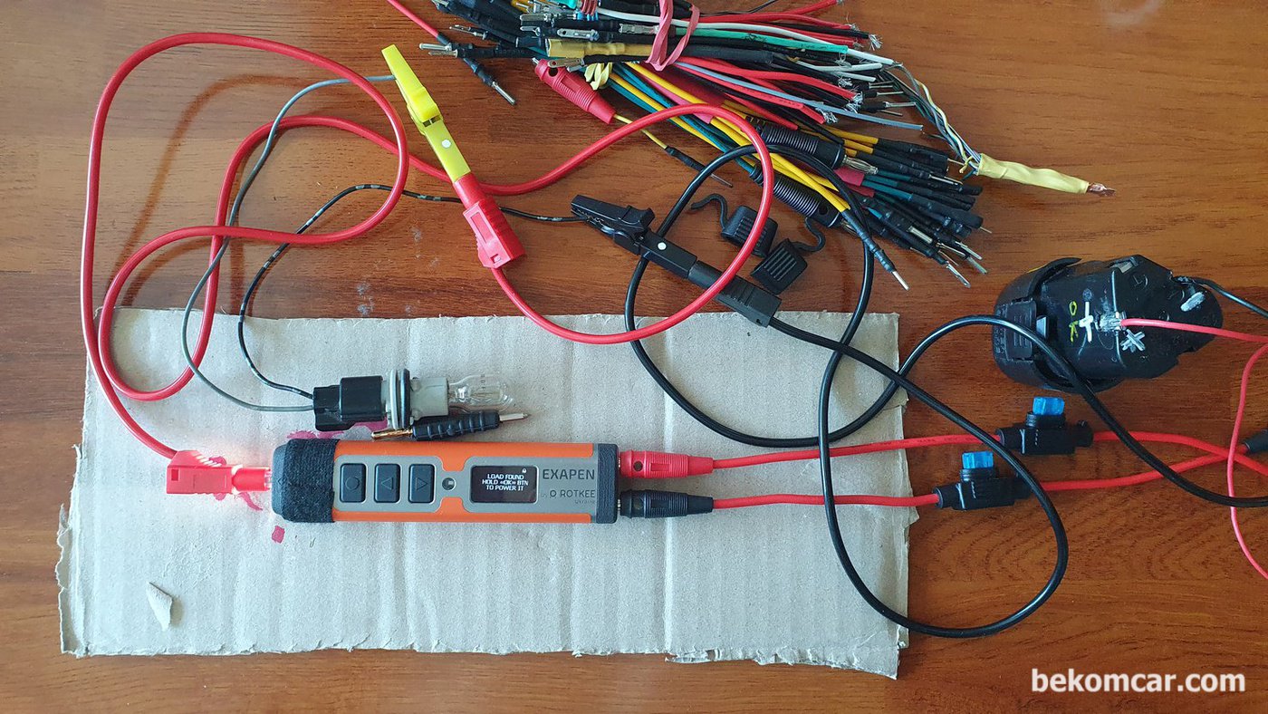 시뮬레이션 환경이다. 차량용 12V 배터리 와 실제 차량용 전구등을 사용해서 부하전압강하 등을 측정한다.|베콤카 차량정밀진단