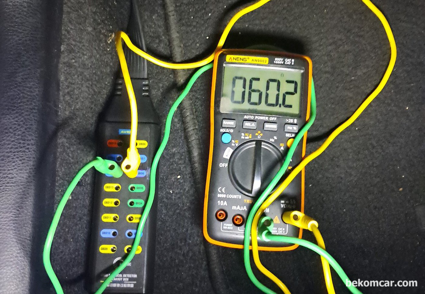 BOB를 이용하여 CAN 통신 Terminating Resistor 를 측정한다. 정상이다. 병렬로 2군데 모듈에 120옴 저항이 있다. 모든 데이터통신 진단에 필수적인 점검항목이다.|베콤카 차량정밀진단