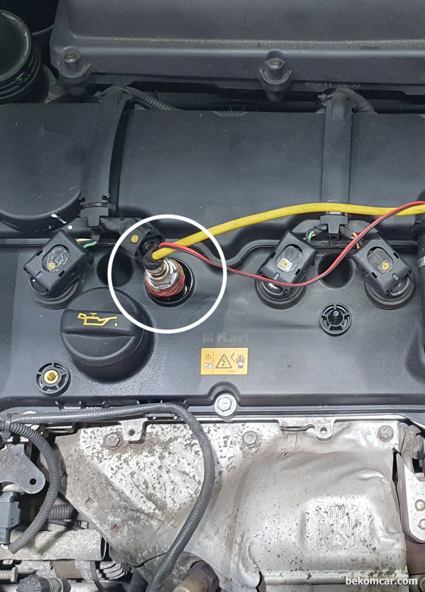 베콤카 정비인 엔진진단 워크샵 과정중 실습에 사용된 BMW 미니엔진룸 실린더압력센서를 장착한 상태이다. BMW 미니 는 P0300 P0301 P0302 P0304 다중실린더 실화가 있는 상태이다. 스코프는 MartinLoren.com HS512Max 그리고 실린더압력센서는 ROTKEE.com PS16을 시용했다.|بيكومكار (bekomcar)