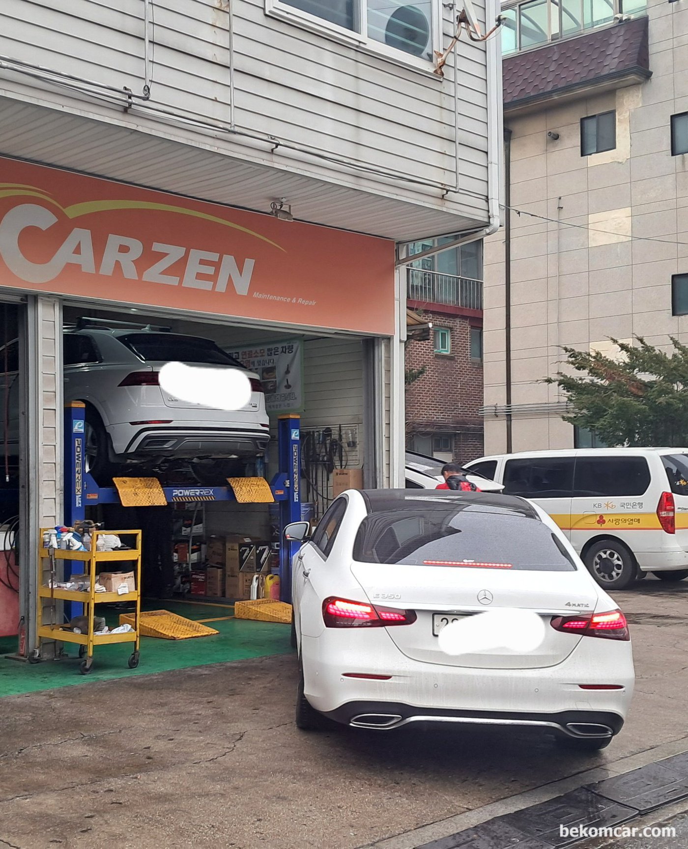 벤츠 W213 E350 2021 중고차 구매전 점검 기록마무리 한다. 자유로 주행시험후 타이어 공기압 체크등이 있어 일산에 있는 지인 정비소에 들려서 4개 바퀴 공기량을 조정하고 최종 마무리 한다.|贝科姆汽车 (bekomcar)