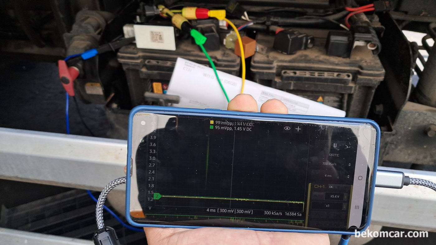 C-CAN High 배선이 단락되면 C-CAN 하이뿐 아니라 로우 까지 함께 그라운드에 가까운 전압에서 수평선처럼 표시가 된다. 정비소 현장에서는 가능한 빨리 진단해서 정비를 하는것이 중요하다. 그럴려면 파형만 봐도 어느부분을 점검해야 할 지 알수 있도록 하면 더 좋을것이다.  베콤카 현장출동 캔 통신 맞춤식 교육은 화성의 대형자동차 정비소이다.|بيكومكار  (bekomcar)