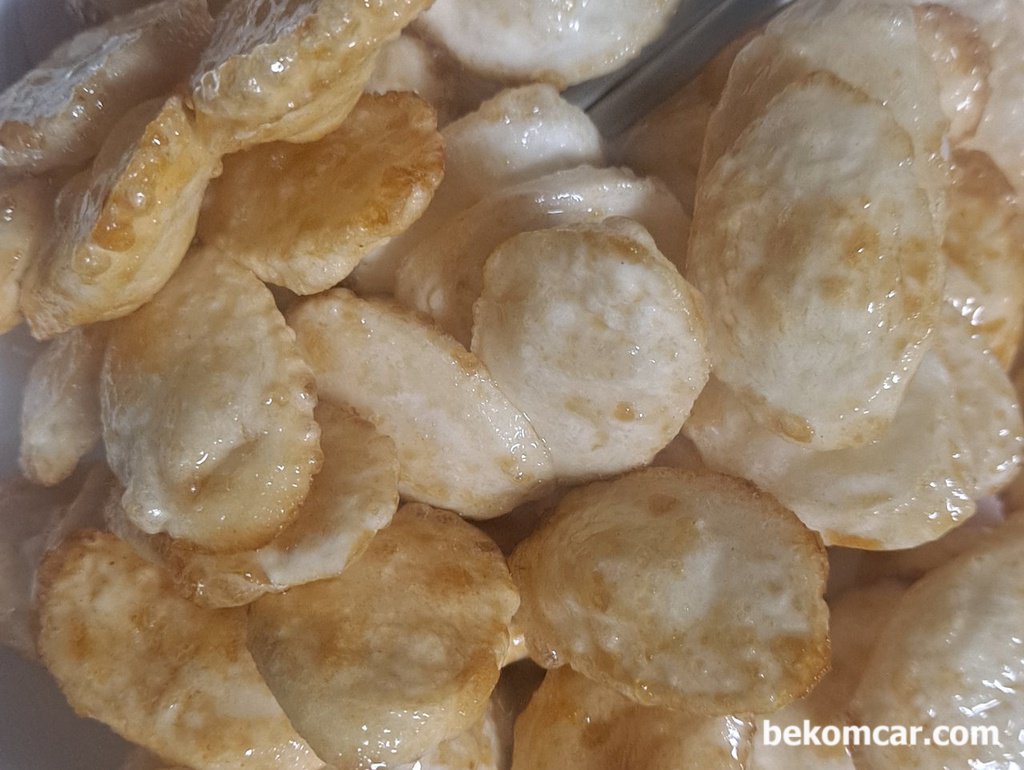 뭔지 몰라도 집에서 만든 맛있는 과자 음식이다.|بيكومكار  (bekomcar)