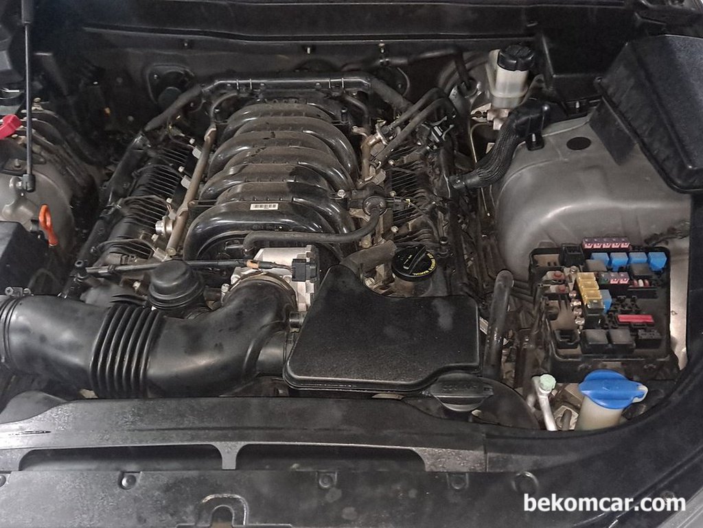 현대 제네시스 4.6L 8기통 자연흡기 엔진룸 사진이다|بيكومكار  (bekomcar)