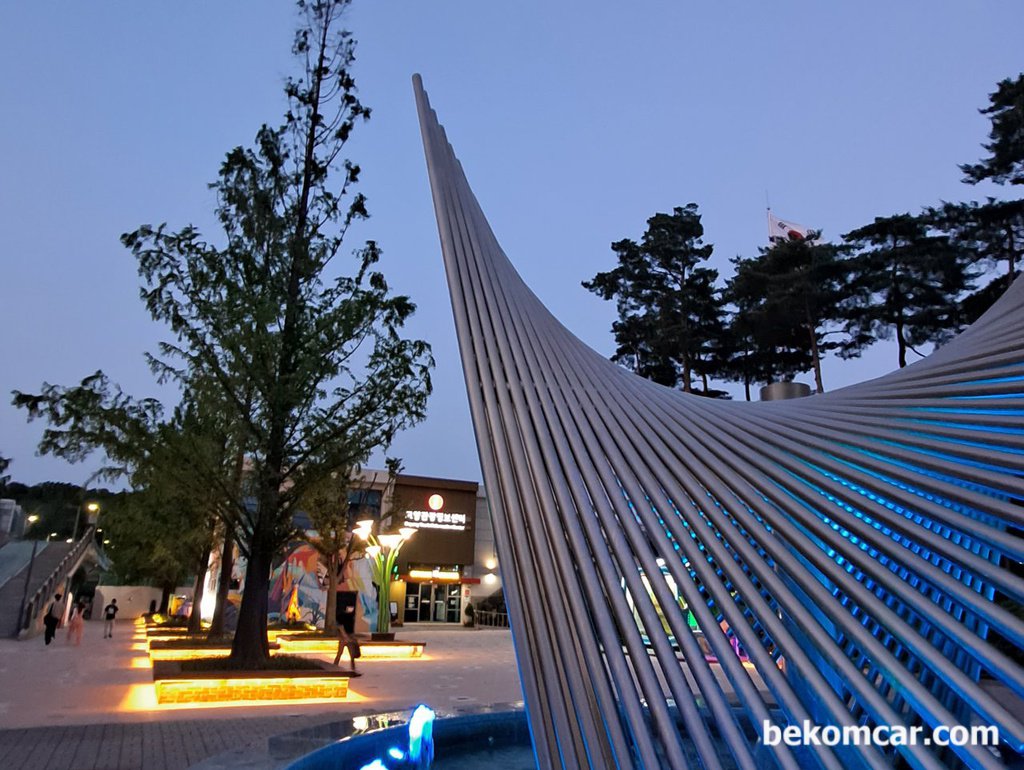 일산 문화광장의 어느 여름 밤 퇴근길 분수대와의 대화|ベコムカー (bekomcar)