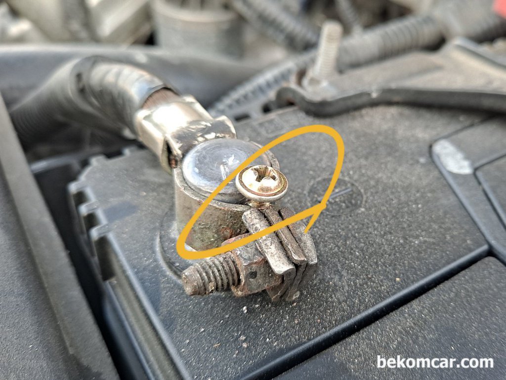 배터리 단자에 스크류 임시사용, 나중에 제대로 고쳐야|بيكومكار  (bekomcar)