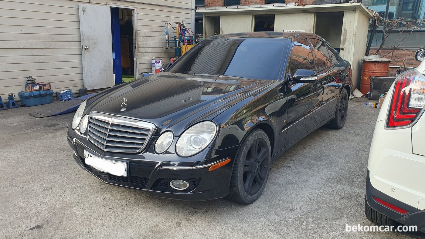 약 4년? 정도 만에 만나는 E200K 이다. 오랜만에 보는데 시동꺼짐 등이 있어 안타깝다. 다행이 여러가지 통신 관련 고장코드 (REAR SAM등) 가 있어 걱정했는데, 연료펌프 모터 고장이라 그나마 다행이다. 일단 다음주 화요일 연료펌프 모터가 도착 하는대로 장착해서 시동 문제부터 해결해야 한다.|ベコムカー (bekomcar)