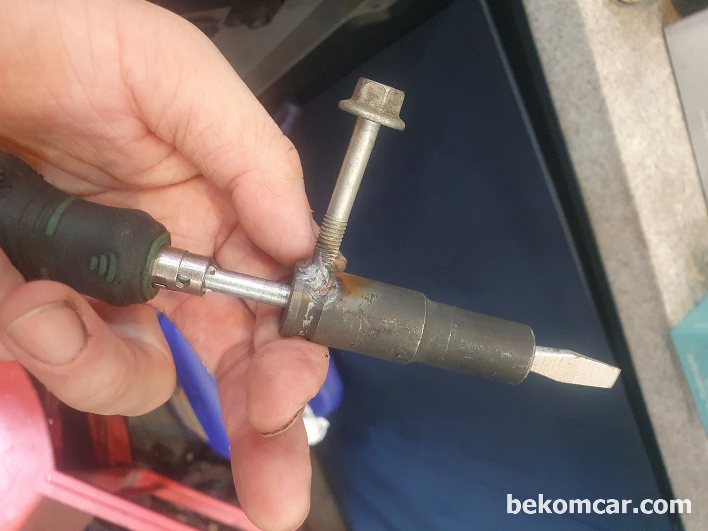 스크류가 느슨해지고 빠질수있어 용접을 해서 단단히 고정시켰다.|ベコムカー (bekomcar)