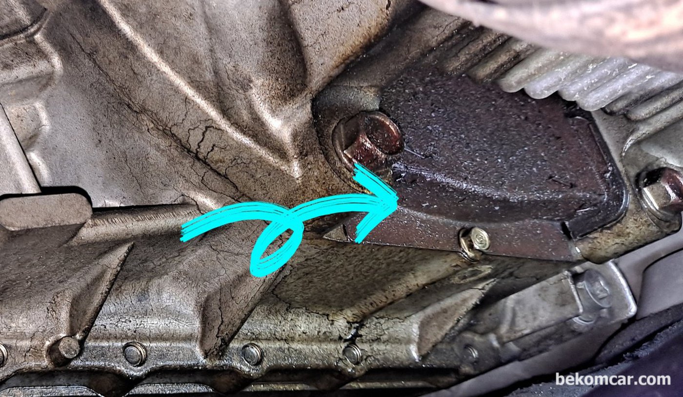 드물지만 미션쪽 누유도 종종 발견된다. 엔진오일팬 이나 미션 프론트 혹 리어 씰 누유도 발견된다.|بيكومكار (bekomcar)