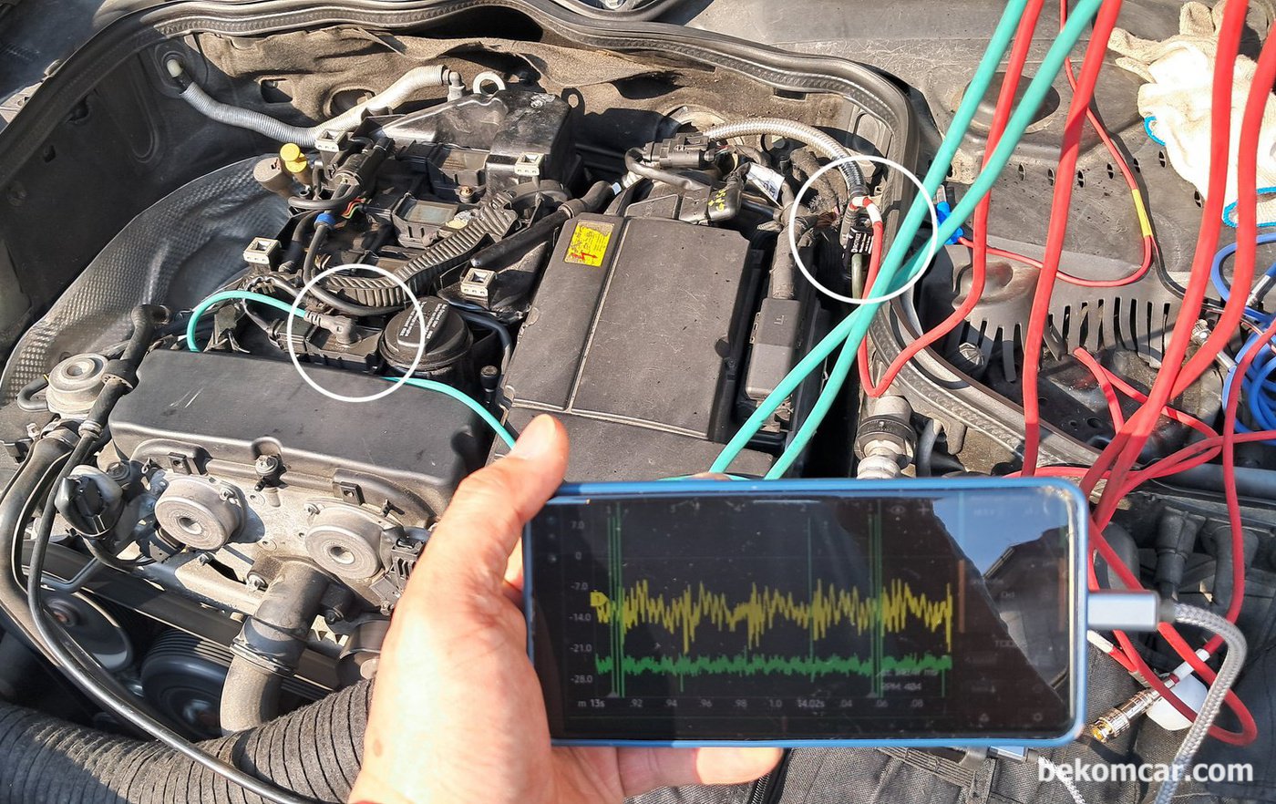 벤츠 W211 E200K 실화증상 관련 인젝터 분사량 파형측정 환경이다. 스코프는 HS512Max 그리고 인젝터 맥동센서는 ROTKEE VS센서 이다. 둘 다 베콤카에서 국내 대리점으로 수입 공급하고 있다.|贝科姆汽车 (bekomcar)