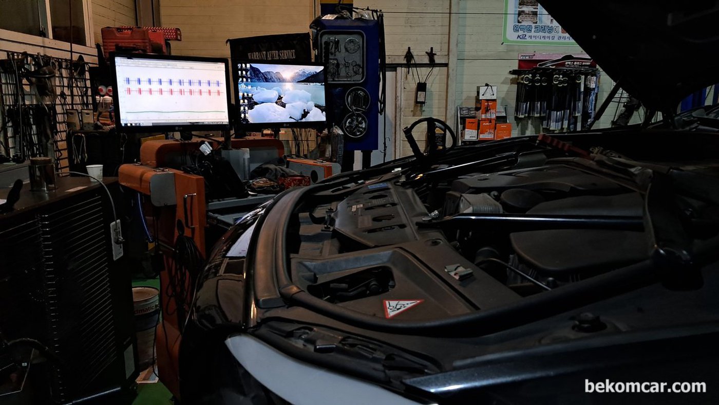 BMW ECU (DME) 와 DSC 통신불량을 진단하는데 파형분석을 하고있다. 저녁에 작업하느라 좀 어둡다. Flexray, PT-CAN통신등 점검을 한다.|베콤카 차량정밀진단