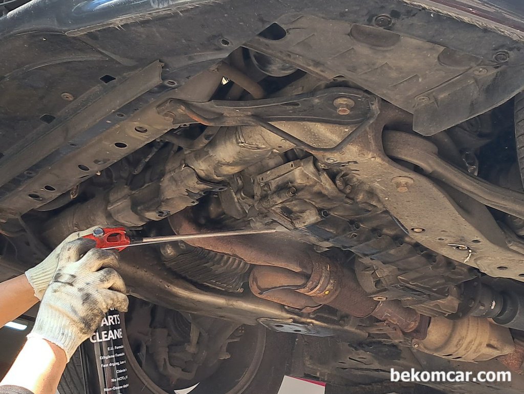 혼다 레전드 4세대, 하체 및 엔진룸 누유흔적 세척|bekomcar.com
