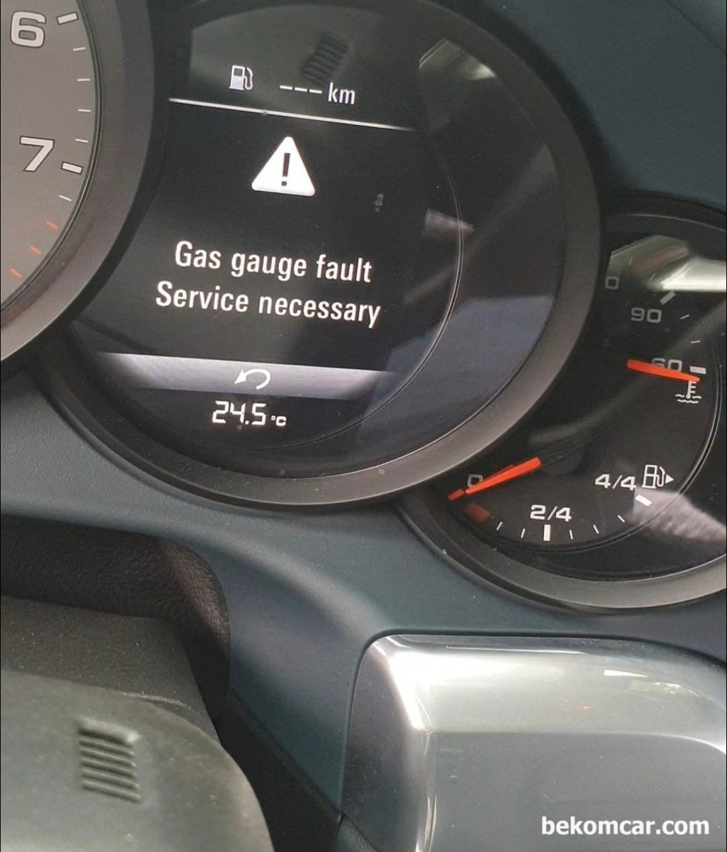 17년 포르쉐 911 약 37,000km정도인데 Gas Gauge fault. Service Necessary 라는 경고문이 뜨네요. 왜 그럴까요?|ベコムカー (bekomcar)