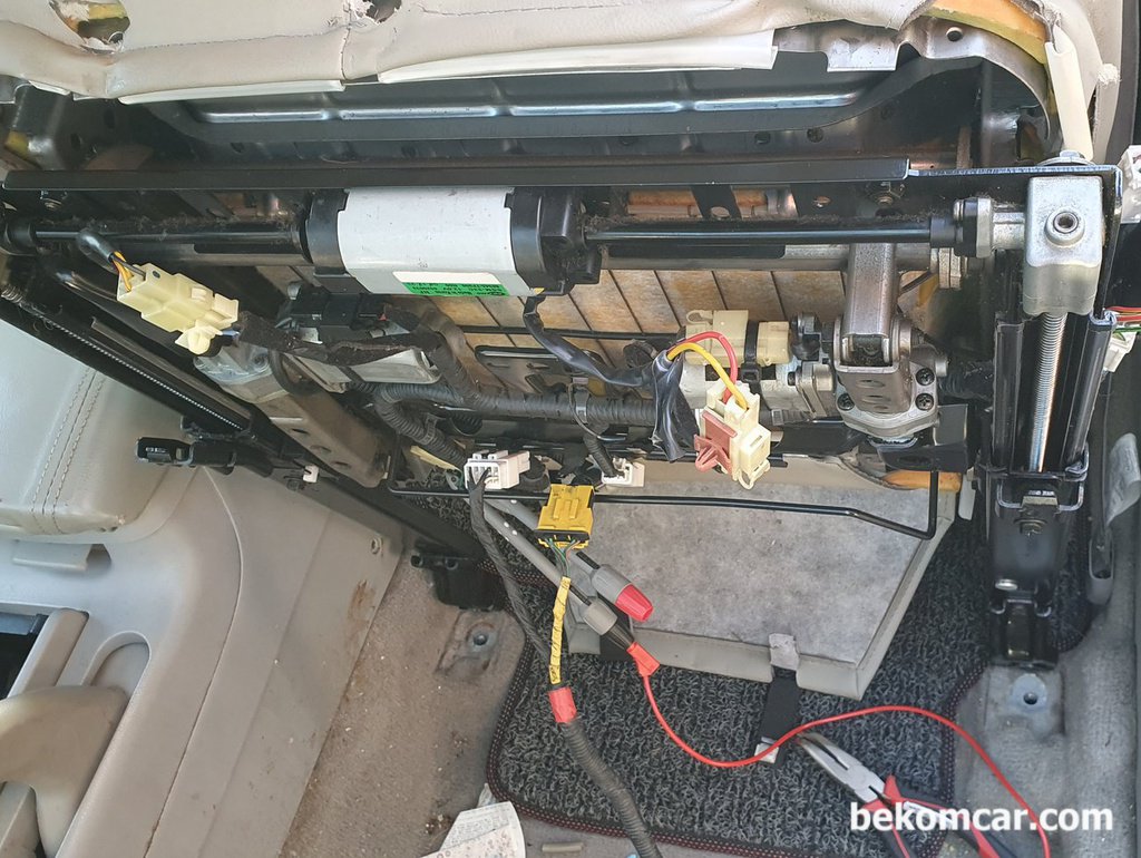 현대 NF쏘나타 전동의자 스위치불량, 단순 스위치 교환후 정상작동|بيكومكار  (bekomcar)