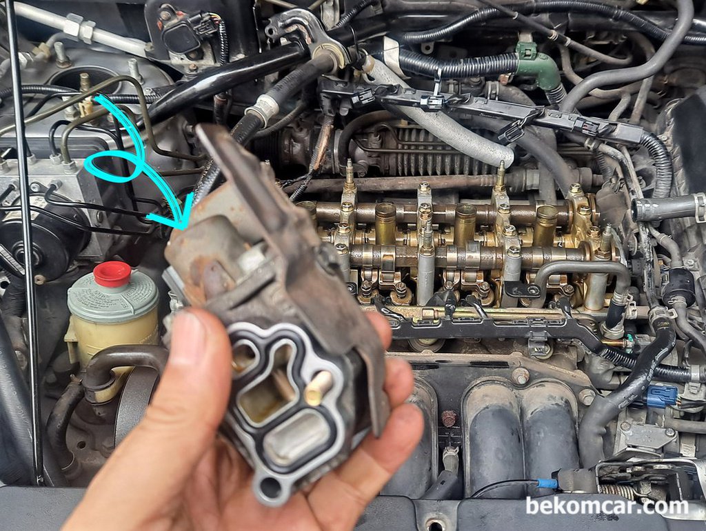 VTEC 스풀밸브 누유부분, 혼다 CRV2세대 사례|بيكومكار  (bekomcar)