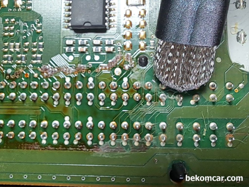 ECU 수리할때 PCB에 유분기등 냉간시 열간시 작동불량 점검|ベコムカー (bekomcar)