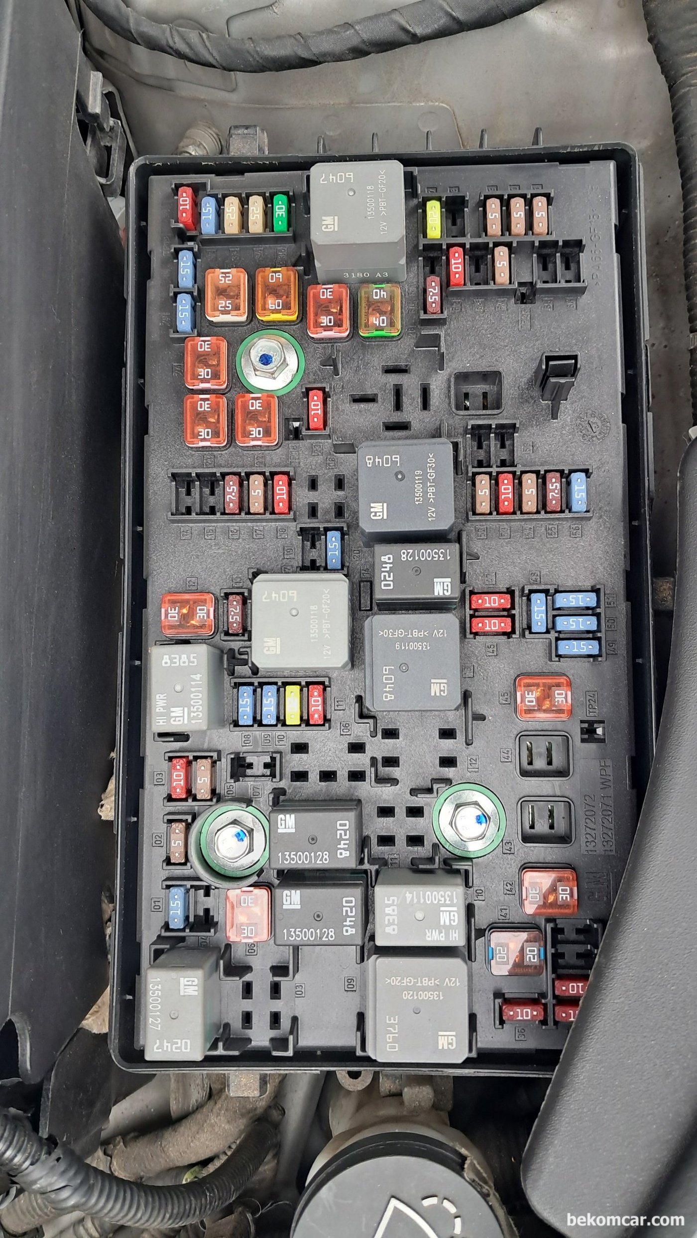 2013년 GM대우 알페온 3.0L 엔진룸 휴즈박스 이다.|bekomcar.com