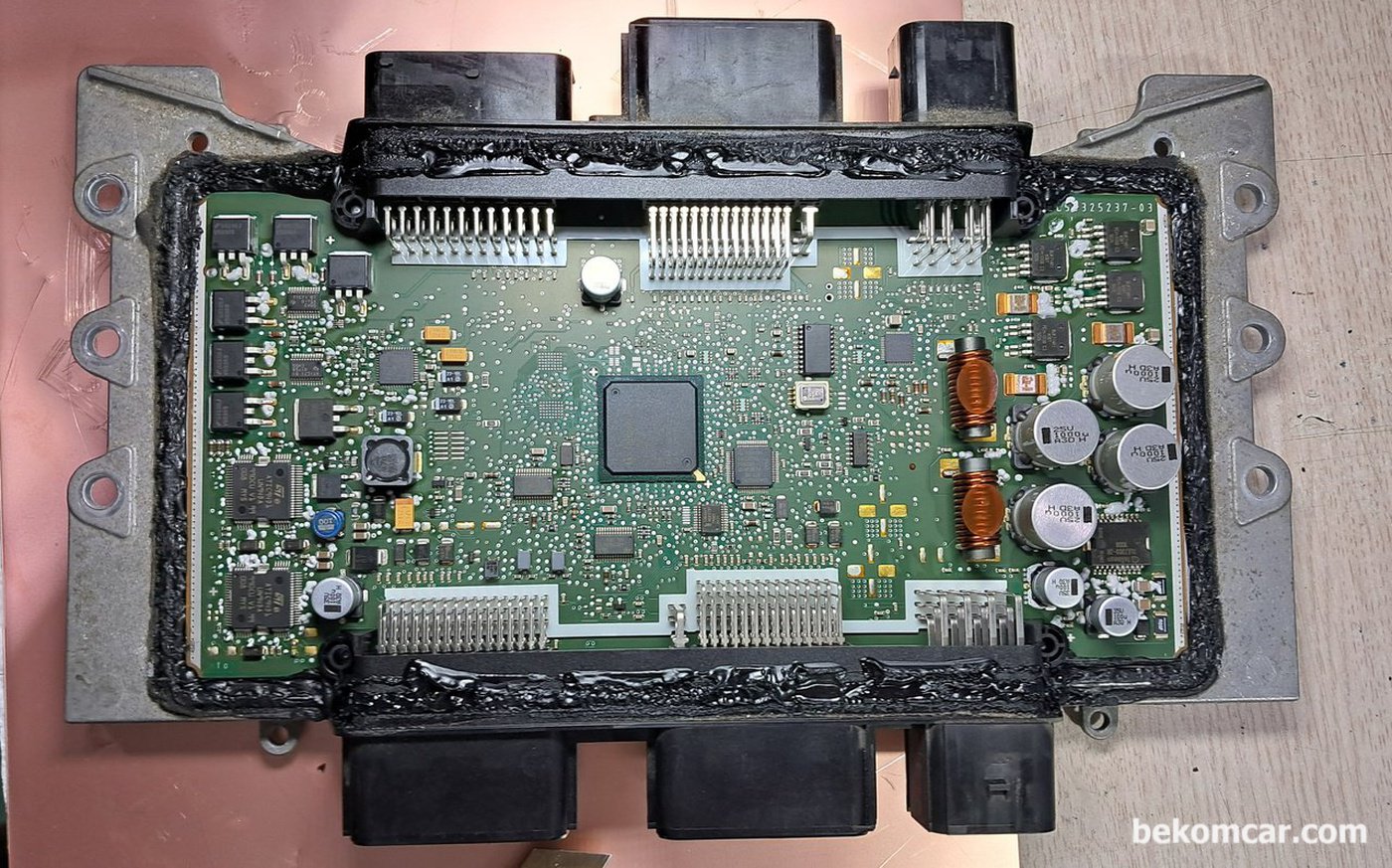 BMW F10 528i LIN BUS 데이터 통신상태 분석결과 최종적으로 DME (ECU) 기판에 있누 LIN BUS 송수신칩 고장으로 결론내리고 추가진단을 한다.|베콤카 차량정밀진단