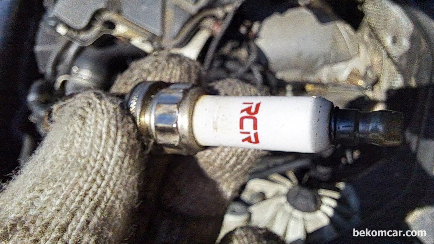 BMW 550i Xdrive 부조 진단기록, 점화플러그 와 점화코일 이 다양하게 사용되고 있다. BMW에 RCR 브랜드 점화플러그?|بيكومكار (bekomcar)