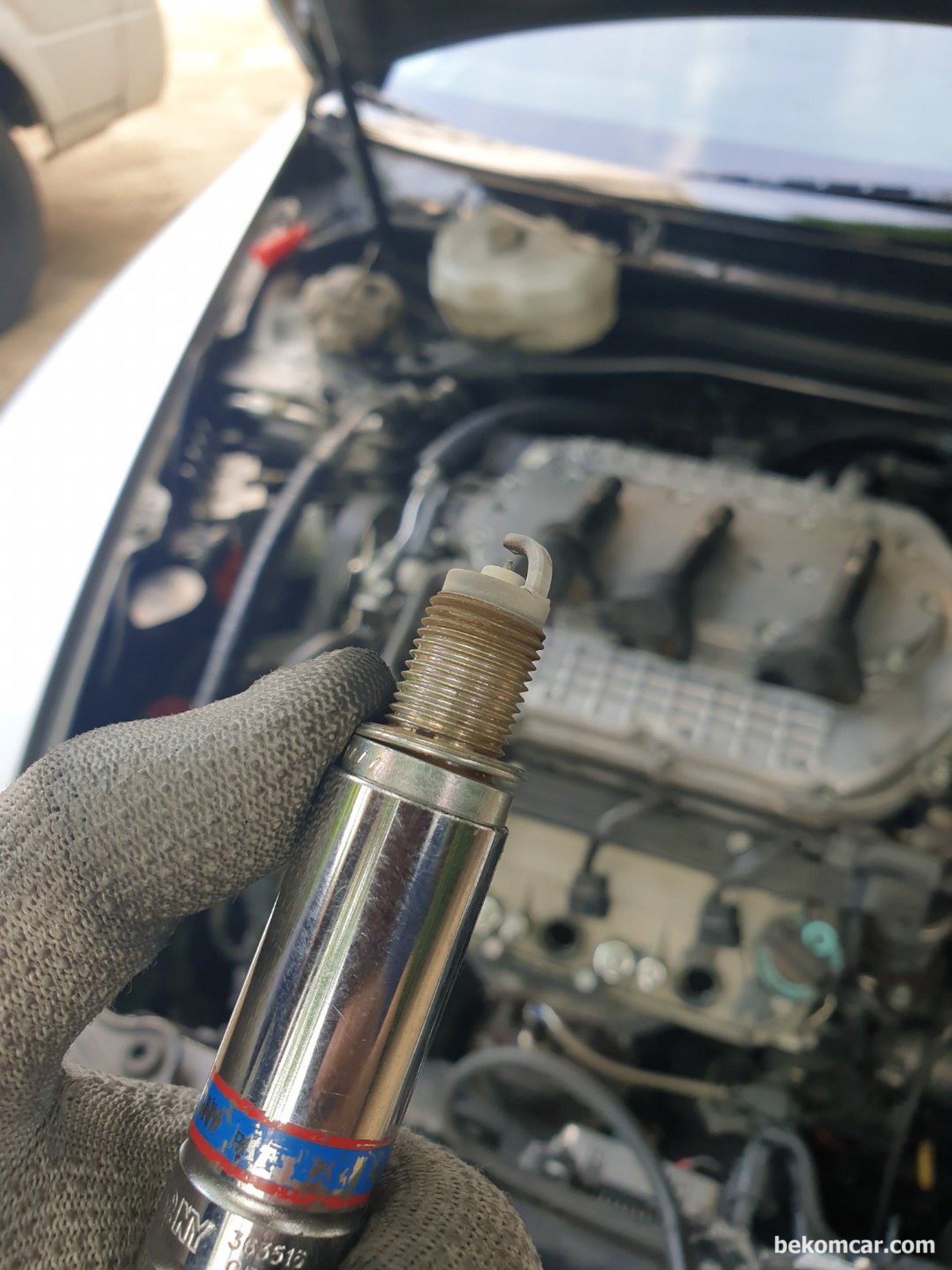 점화플러그 탈거후 상태파악, 실린더내부 상황을 간접적으로 파악|بيكومكار  (bekomcar)
