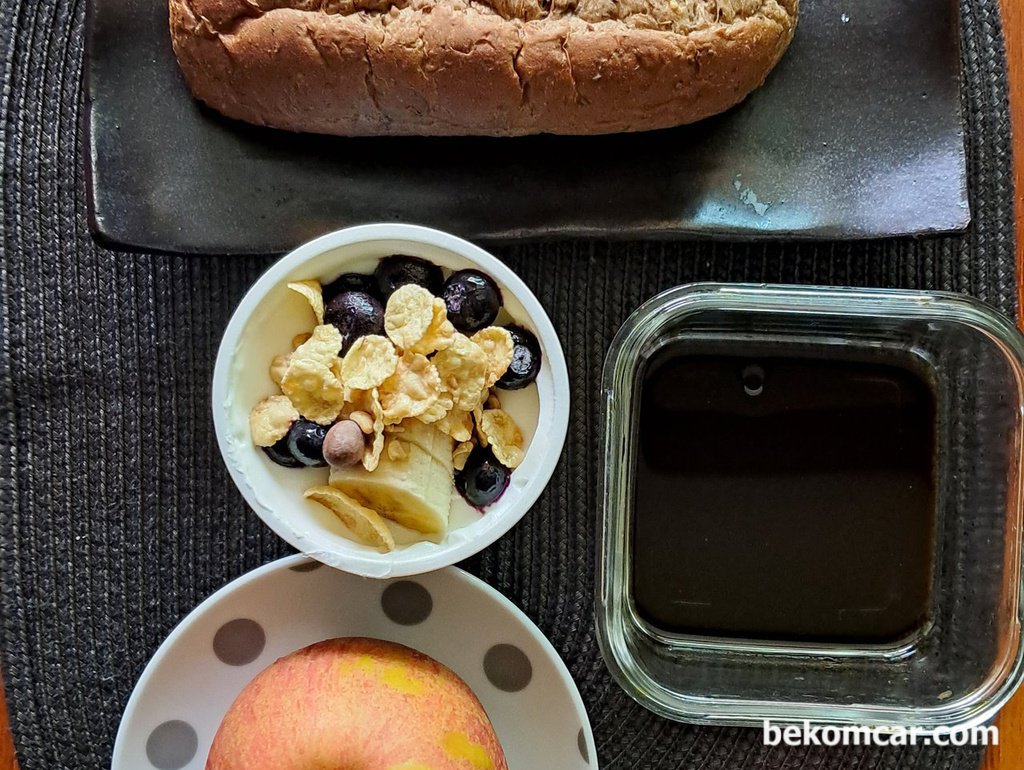 아침식사, 빵 사과 요거트 커피 참 맛있다|베콤카 차량정밀진단