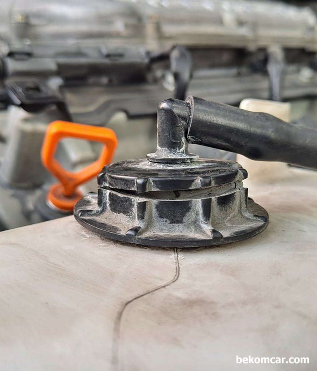 Why is my coolant reservoir overflowing?|bekomcar.com