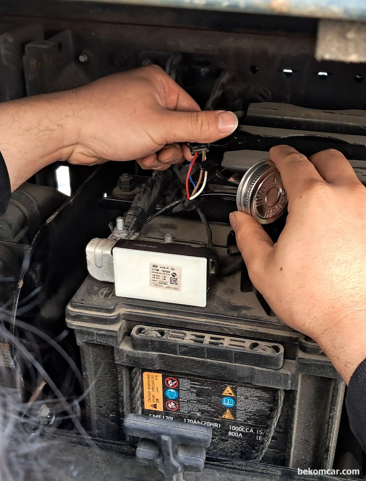 캔 통신 파형측정시 차량이나 터미널등에 따라서 피어싱을 하든지 아니면 탐침을 한다. 작업후에는 액체 절연페이스트로 피어싱한 미세한 구멍이라도 막아주고 테사테이프 등으로 잘 감아서 마무리 해준다. 화성의 대형자동차 정비소 맞춤식 출장 캔 통신 워크샵 과정이다.|بيكومكار  (bekomcar)