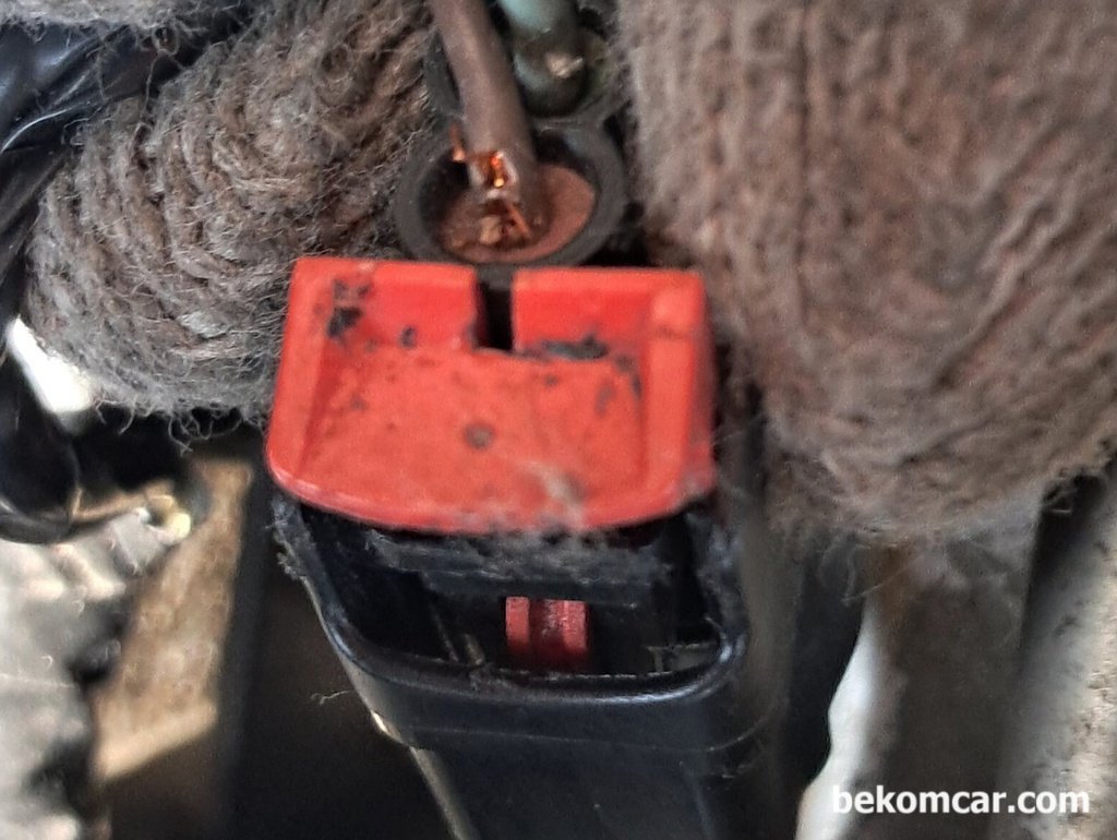 전기배선 하네스 손상, 심지어 내부 전기 선 까지 노출|贝科姆汽车 (bekomcar)