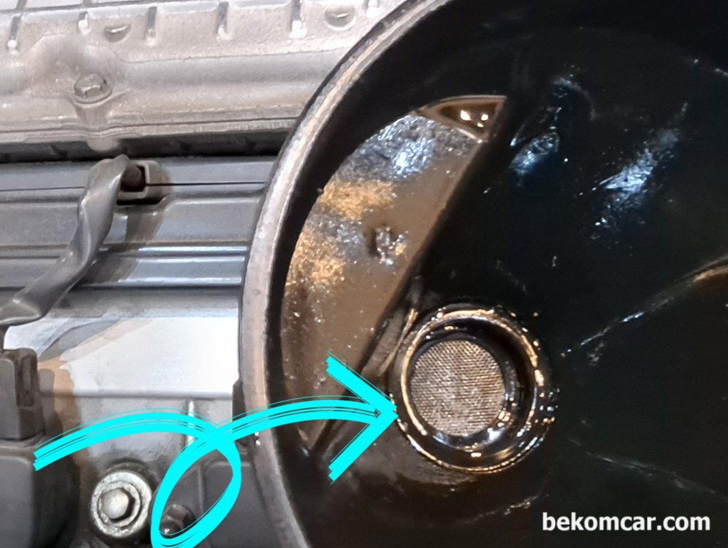 엔진오일 주입시 깔때기 사용하는것도 좋다|ベコムカー (bekomcar)
