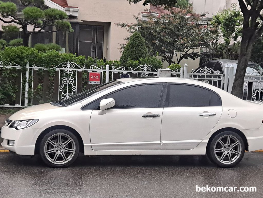 혼다 시빅 8세대 2.0 선루프 옵션 세단|بيكومكار (bekomcar)