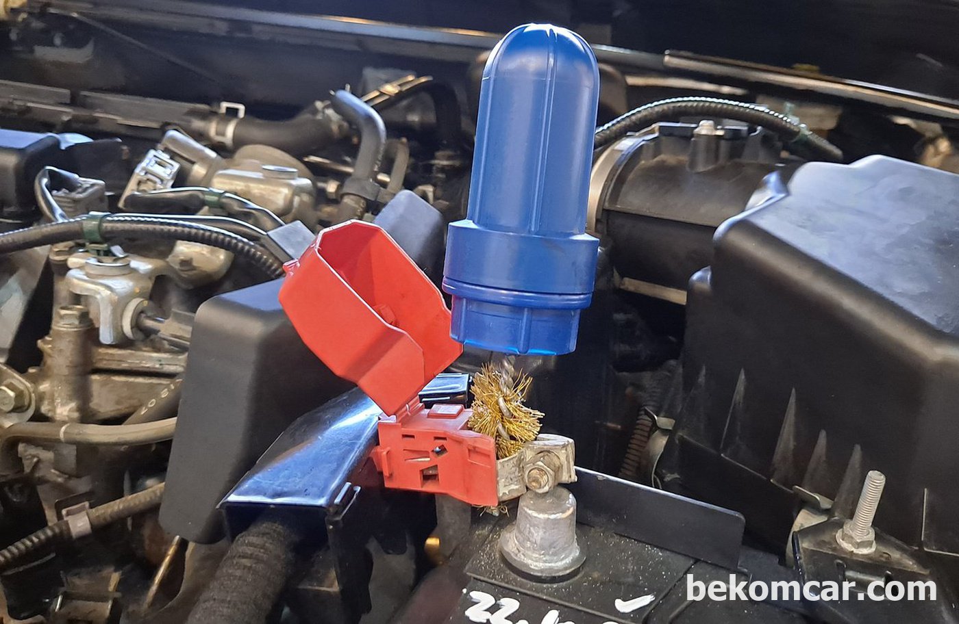 혼다 어코드 9세대 배터리 포스트 와 커넥터 청소에 최적이다.|bekomcar.com