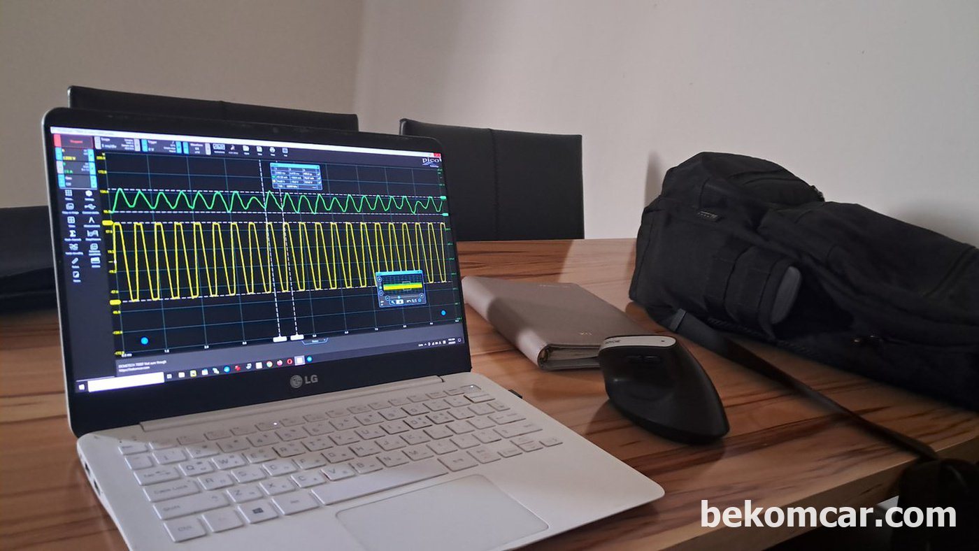 DCM 매연절감 연비향상 제품의 전압 및 전류를 측정후 분석중이다.|bekomcar.com