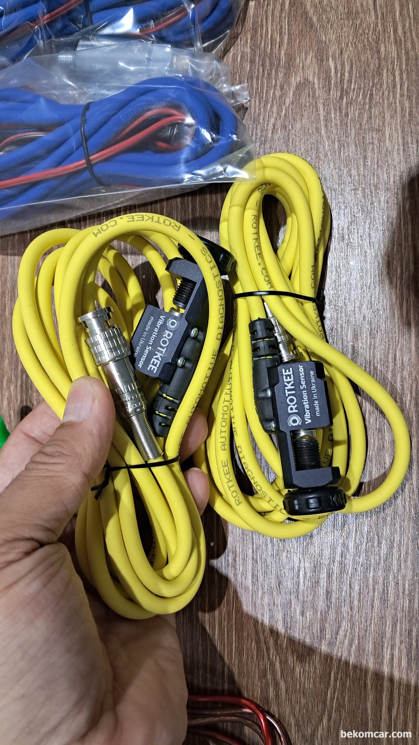 ROTKEE 진동센서 이다. 인젝터 등 빨리 정확히 작동 상태 진단시 매우 좋다. 물론 정밀진단을 인젝터 탈거후 분사량 및 전기적 점검을 해야 한다.|بيكومكار  (bekomcar)