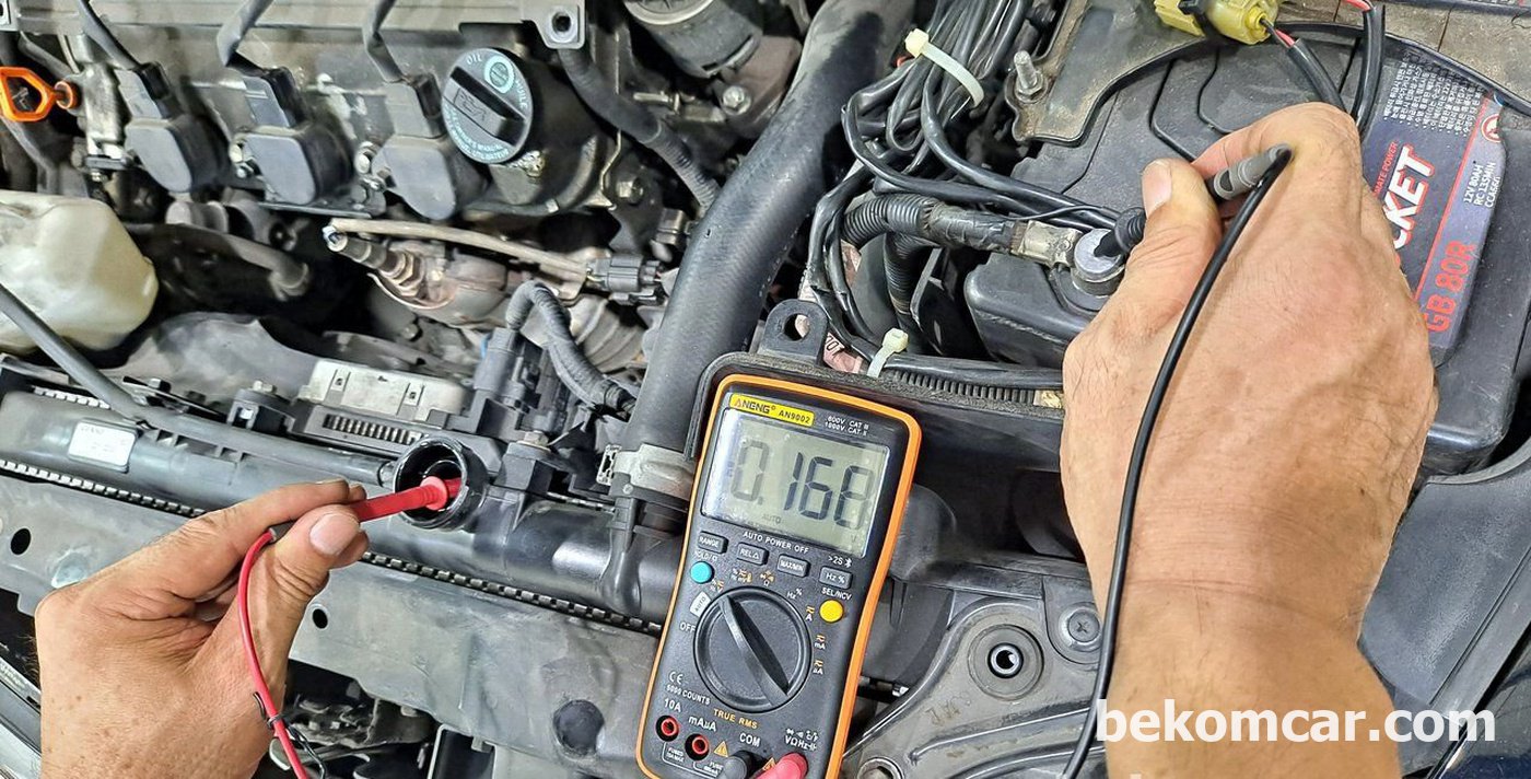 혼다 레전드 4세대 3.5차량의 냉각수 (부동액) 전압측정. 베콤카의 건강검진 점검항목중 엔진룸 점검에 포함되어 있다. 측정전압이 0.168VDC로 정상범위내이다.|베콤카 (bekomcar.com)
