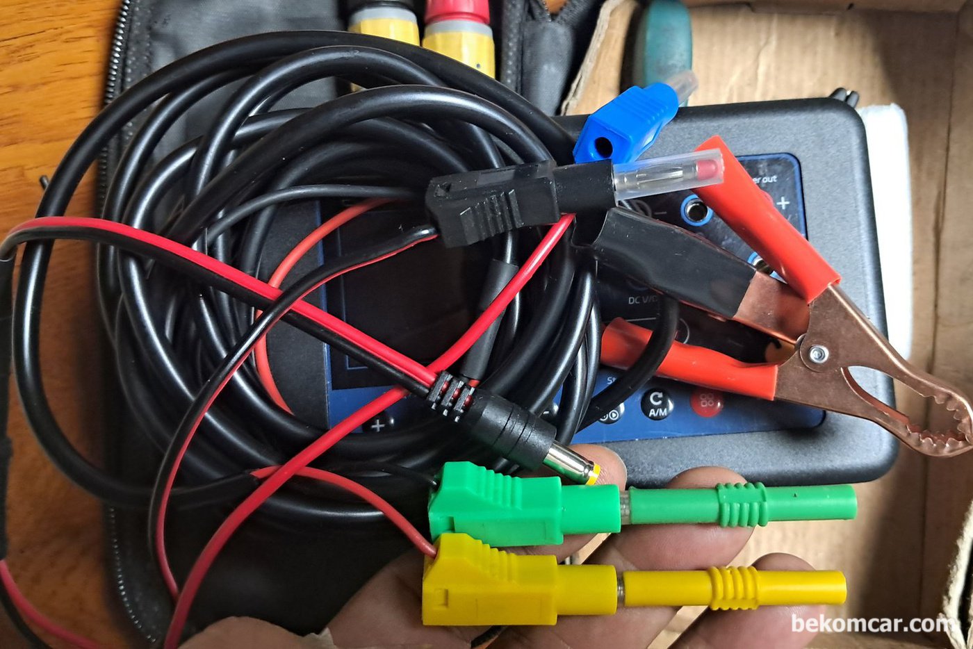 QDB-5A Car Sensor Tester (센서 시뮬레이터) 전원선을 4mm 바나나 잭으로 바꾼다. 실제 작업시 기존 파워라인 으로는 아무것도 할 수 없다.|بيكومكار (bekomcar)
