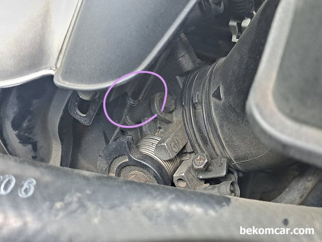 古いワイヤータイプのスロットルボディ、突然の始動の可能性。|ベコムカー (bekomcar)
