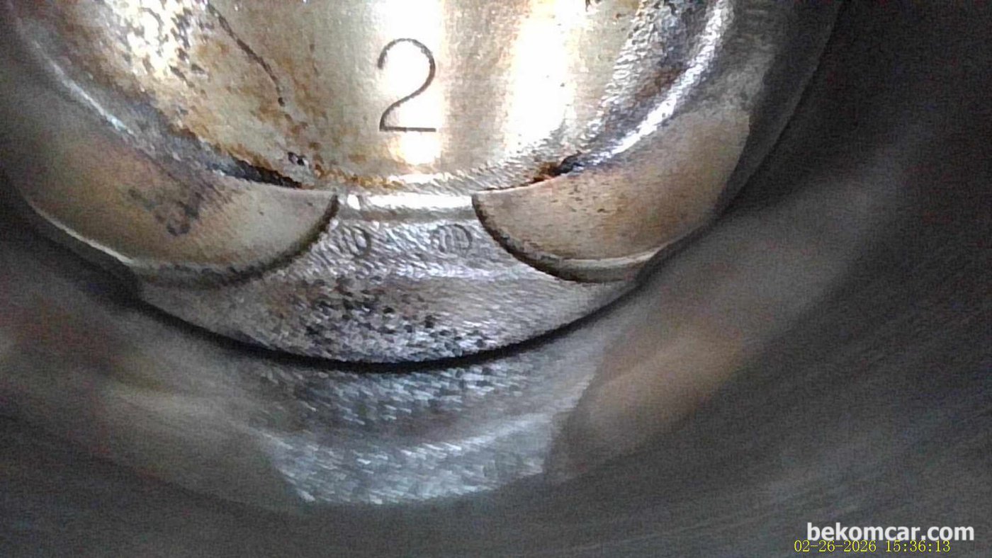 혼다 어코드 10세대 간헐적 시동 지연 내시경 검사 이다. 피스톤 헤드, 블럭과 피스톤사이 등 대체적으로 카본 쌓임이 거의 없는 상태이다. 직분사 엔진인데 이렇게 깨끗한 이유가 궁금하다.|베콤카 차량정밀진단