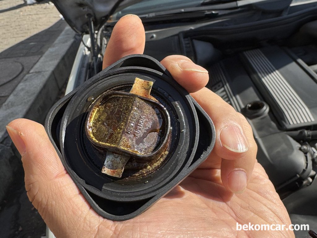 중고차 구입시, 엔진오일 캡 살펴보기 (BMW E39)|贝科姆汽车 (bekomcar)