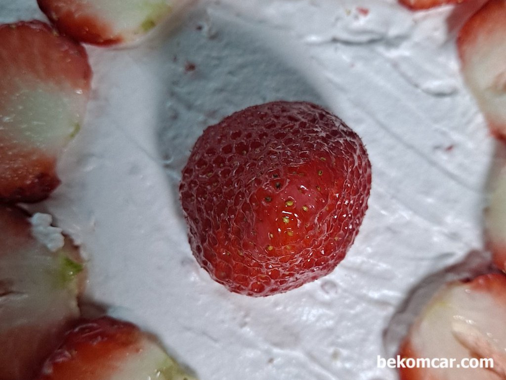 오늘 아침식사인데 홈메이드 케익과 커피 그리고 소시지 와 계란이다|贝科姆汽车 (bekomcar)
