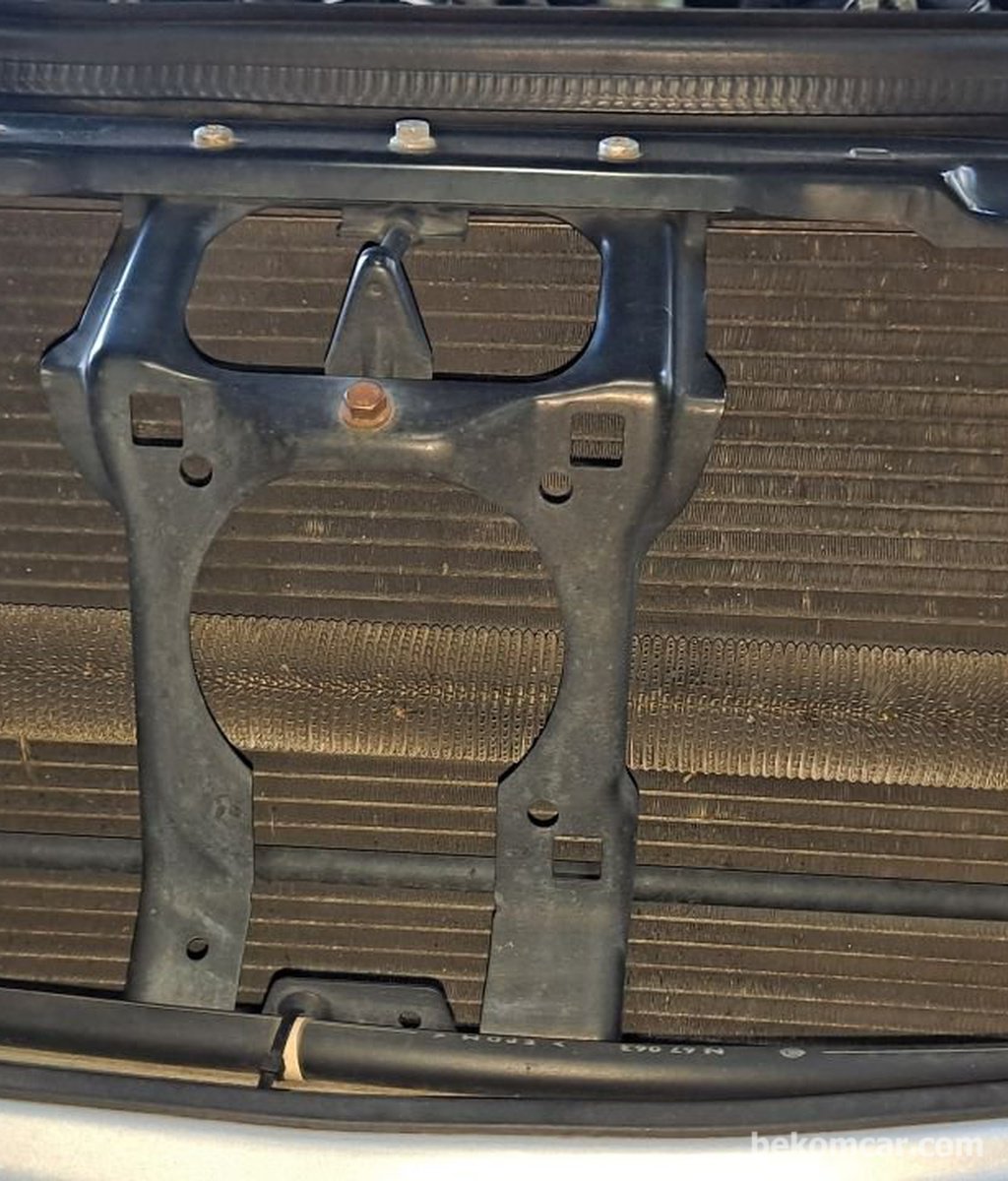중고차구매시 차량 앞 부분 사고파악하는 방법중 라디에이터 부분 점검|ベコムカー (bekomcar)