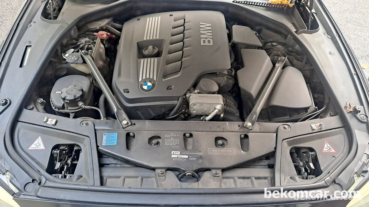BMW N52N 2010 530I 휘발유 차량, 엔진오일 교환작업이다. F10은 작업성이 좋은편이다.|ベコムカー (bekomcar)