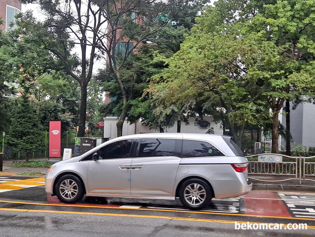 일산 냉천초 뒤쪽, 방금 지나간 혼다 오딧세이|ベコムカー (bekomcar)