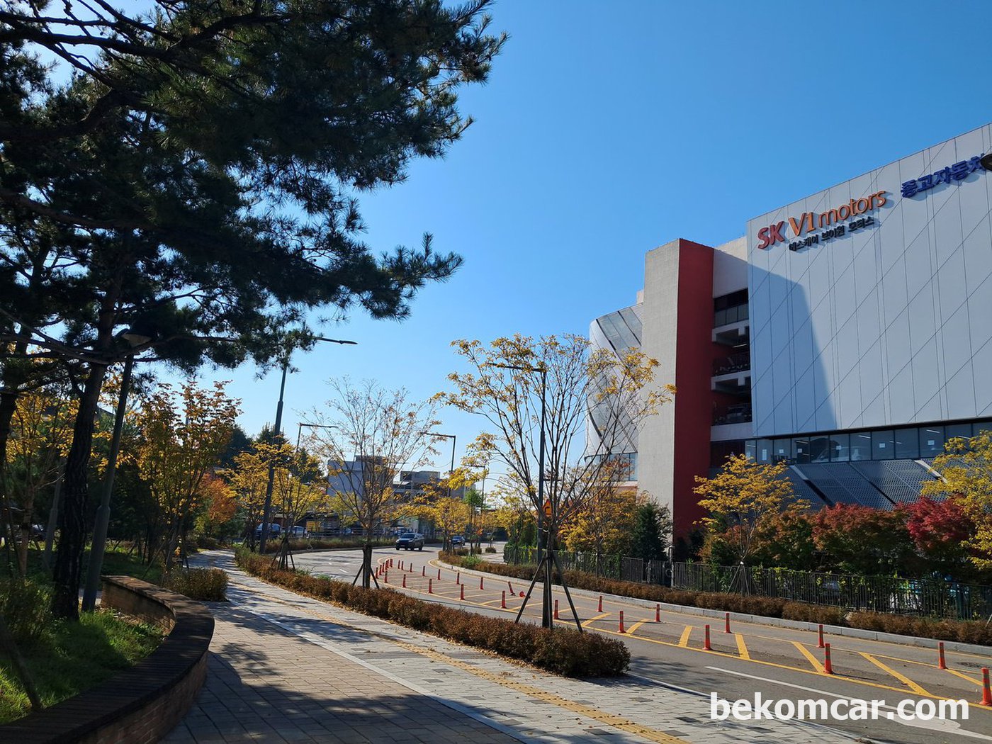 수원자동차 매매단지 SKVI 에서 중고차 구매점검을 하러 가고있다. 수원자동차 매매단지는 자주 오는곳이다. 이번 점검차량은 토요타 라브4 2014년 2AR FE 엔진 2.5L 이다.|베콤카 차량정밀진단