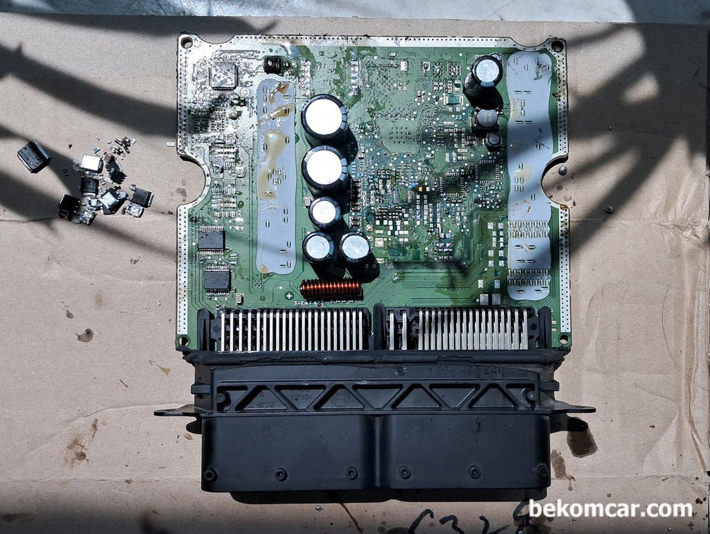 ECU SMD 칩 디솔더링 과 위그 작업등 기록|베콤카 차량정밀진단